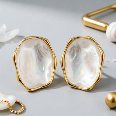 Organic Pebble Stud Earrings – 18K Gold