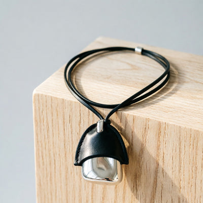 Minimalist Acorn Pendant Necklace – 18K Gold
